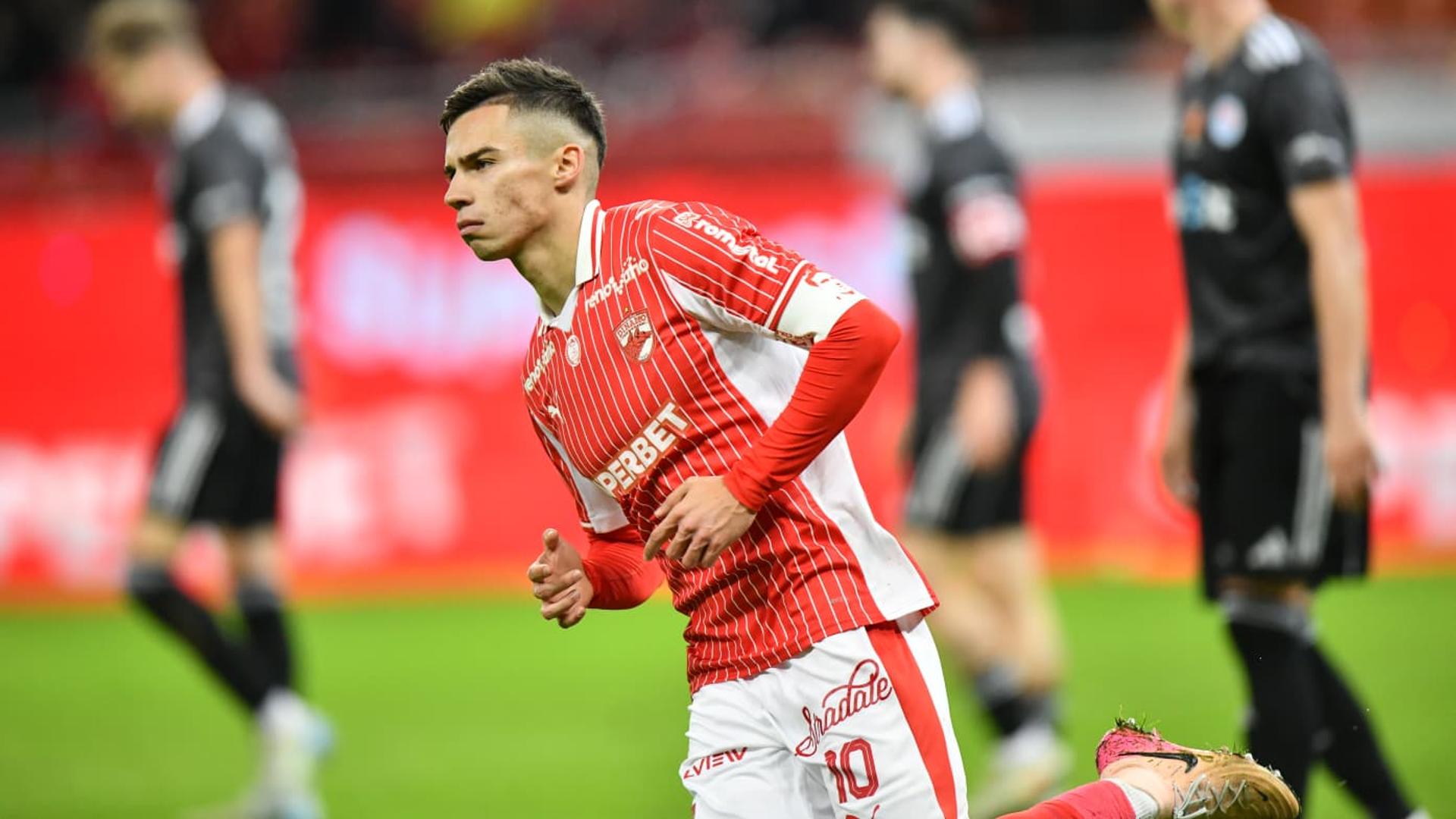 Cătălin Cîrjan în tricoul lui Dinamo pe teren, în contextul discuțiilor despre transfer Dinamo Cîrjan și ofertă transfer pentru Alexandru Musi | sursa foto: Gazeta Sporturilor