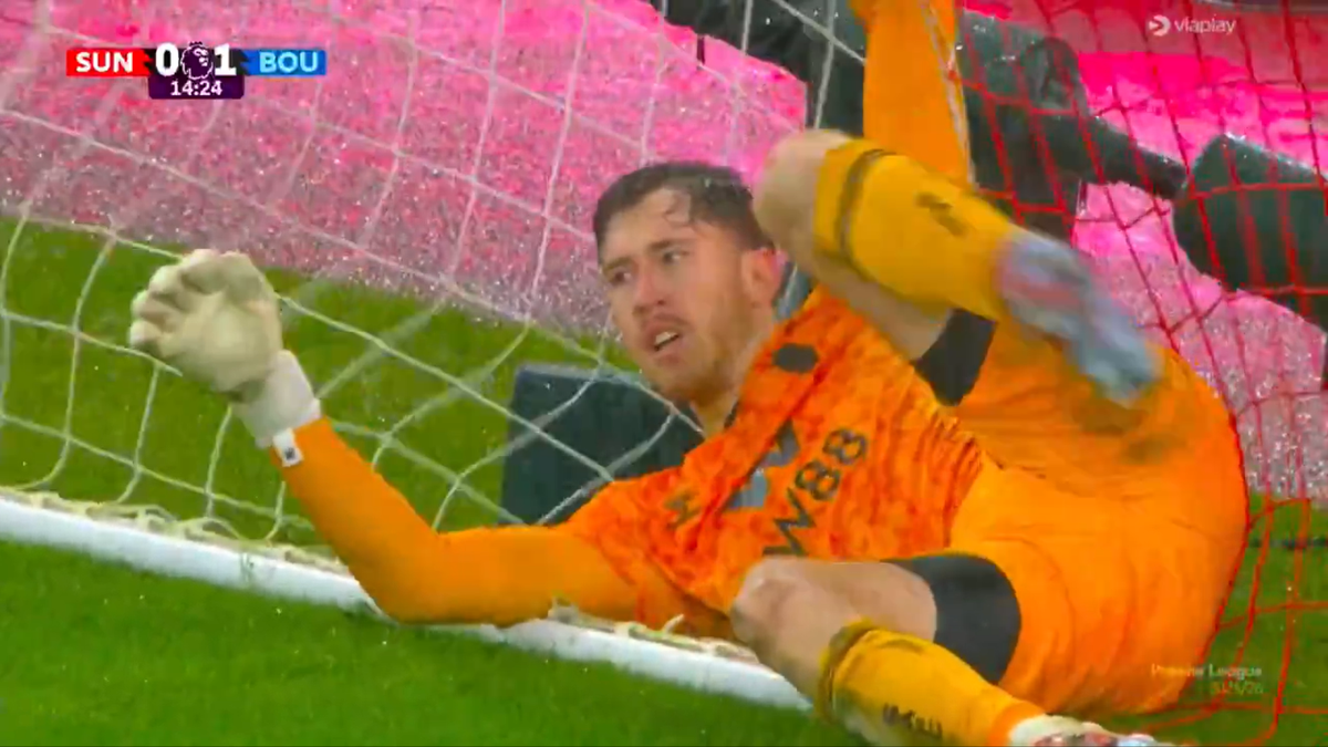 Golul sezonului în Premier League » Execuție superbă de la centrul terenului