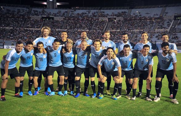 VIDEO+FOTO S-a retras Diego Forlan » Meci de vis în Uruguay, cu staruri internaționale: Cine a fost cel mai ovaționat după Forlan + Suarez a jucat portar și a avut câteva reflexe extraordinare :D