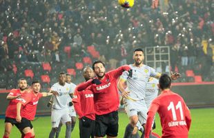 GAZIANTEP - MALATYASPOR 1-1 // Nervoși și fără Marius Șumudică » Două „roșii” și nouă „galbene” în meciul în care Toșca și Morais au fost integraliști