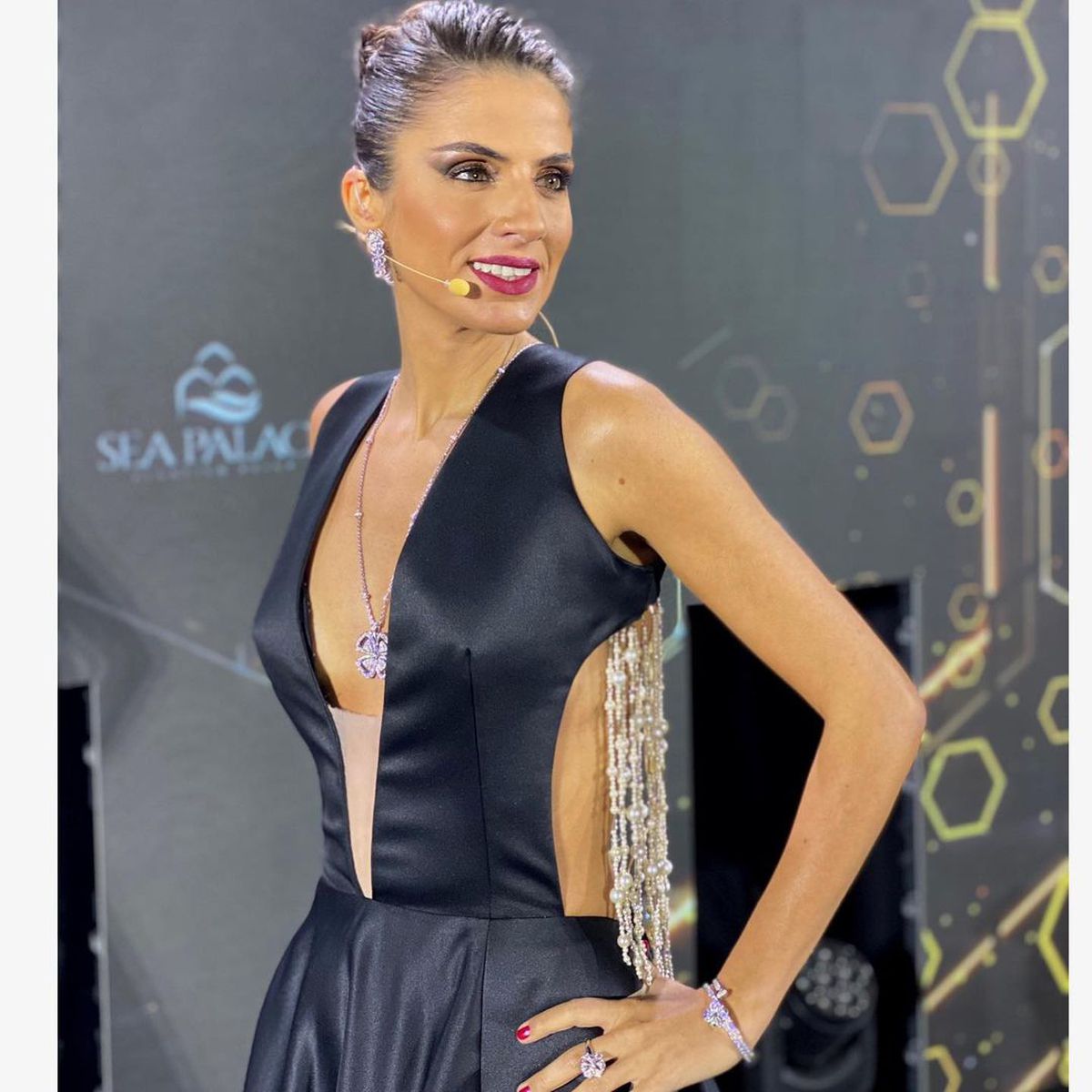 FOTO+VIDEO » Femeia care i-a atras atenția lui Cristiano Ronaldo la Dubai: „A înghețat toată noaptea”