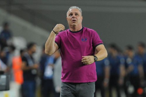 Marius Șumudică (49 de ani), antrenorul lui Gaziantep, a comentat, în stilu-i caracateristic, dificultățile prin care a trecut Alin Toșca (28 de ani, fundaș central) în meciul câștigat cu Alanyaspor, scor 3-1.