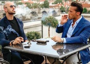 Controversatul Andrew Tate și fratele său, percheziționați de DIICOT: sunt acuzați că au sechestrat două fete în vila din Voluntari