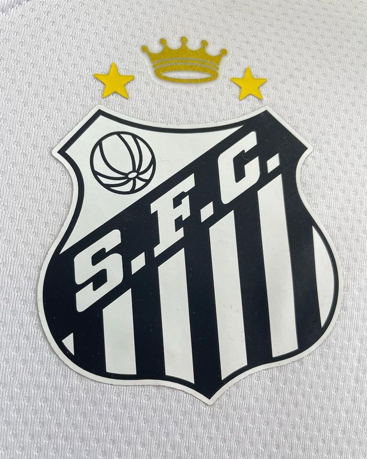 Santos își modifică stema clubului în onoarea legendarului Pele