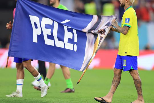 Edson Arantes do Nascimento, cel mai mare și cel mai iubit fotbalist brazilian al tuturor timpurilor, nu a fost banal în niciun moment al carierei. Inclusiv alegerea numelui sub care avea să scrie istorie, Pelé, a avut ceva aparte.
