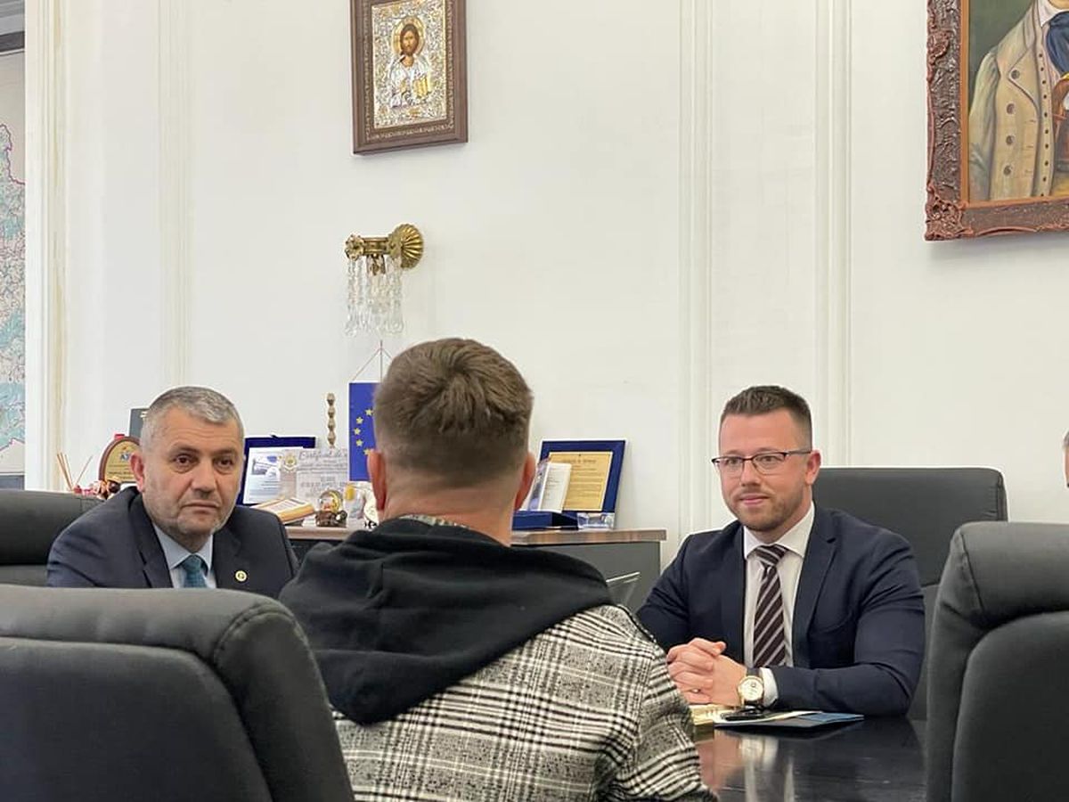 Mihai Pintilii, premiat de prefectul județului Hunedoara