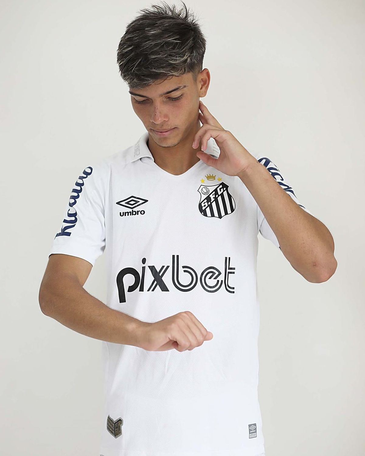 „Rege, fă-te bine!” » Rugă pentru Pele. Santos își modifică stema în onoarea legendei braziliene