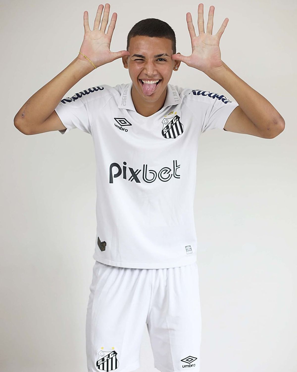 „Rege, fă-te bine!” » Rugă pentru Pele. Santos își modifică stema în onoarea legendei braziliene