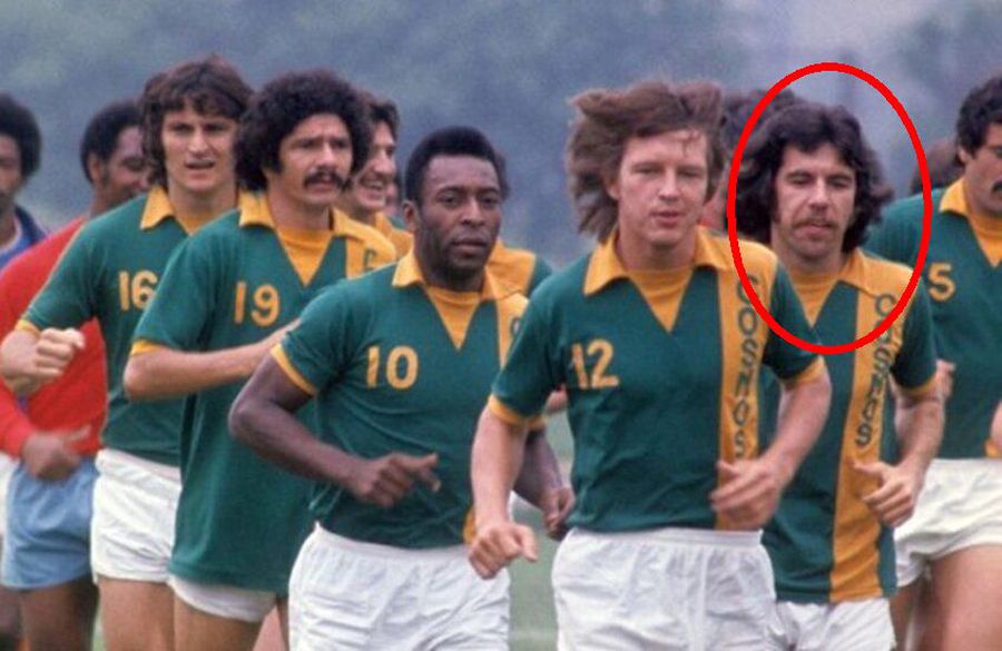 Mărdărescu junior, cot la cot cu brazilianul Pele / FOTO: Getty Românul care a cucerit Cupa Africii pe Națiuni » Povestea singurului antrenor din țara noastră care a câștigat un trofeu continental cu o echipă națională