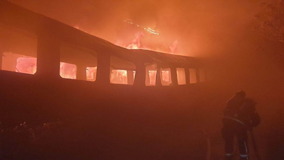 Incendiu puternic la câțiva pași de stadionul Rapidului » De la ce a pornit totul și cum decurge operațiunea