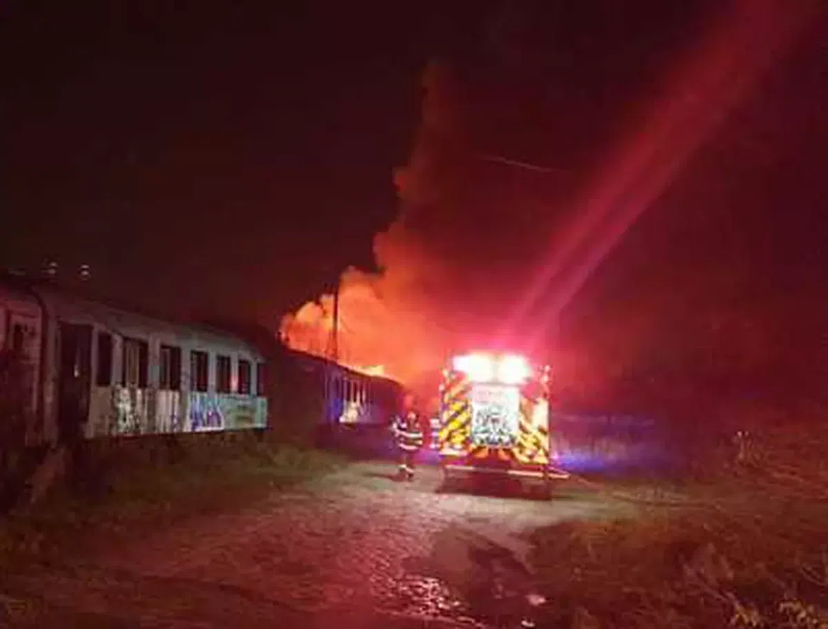 Incendiu puternic la câțiva pași de stadionul Rapidului » De la ce a pornit totul și cum decurge operațiunea