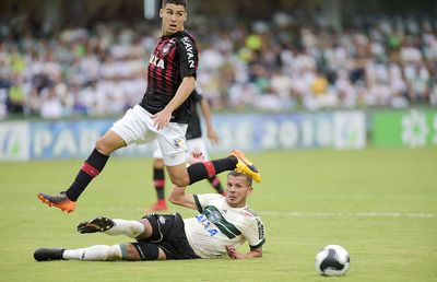 Transfer de ultimă oră în Superligă » Sabău și-a adus fundaș din Brazilia