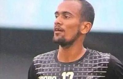 Scandal înainte de Cupa Africii » Un fotbalist din Camerun susține că are 17 ani. Imaginile cu el au creat polemică