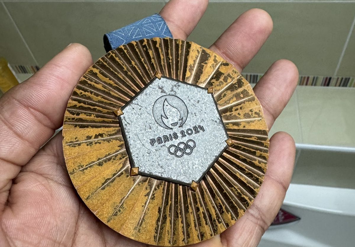 Imagini revoltătoare! Incredibil cum au ajuns să arate medaliile de la Jocurile Olimpice, după 4 luni » Ironie amară: „Paris 1924”