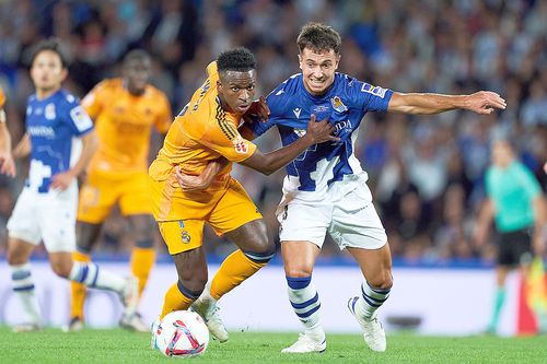 Martin Zubimendi, în duel cu Vinicius Junior // foto: Guliver/gettyimages