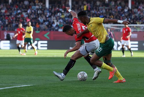 Ngezana, în duel cu Trezeguet // foto: Imago Images