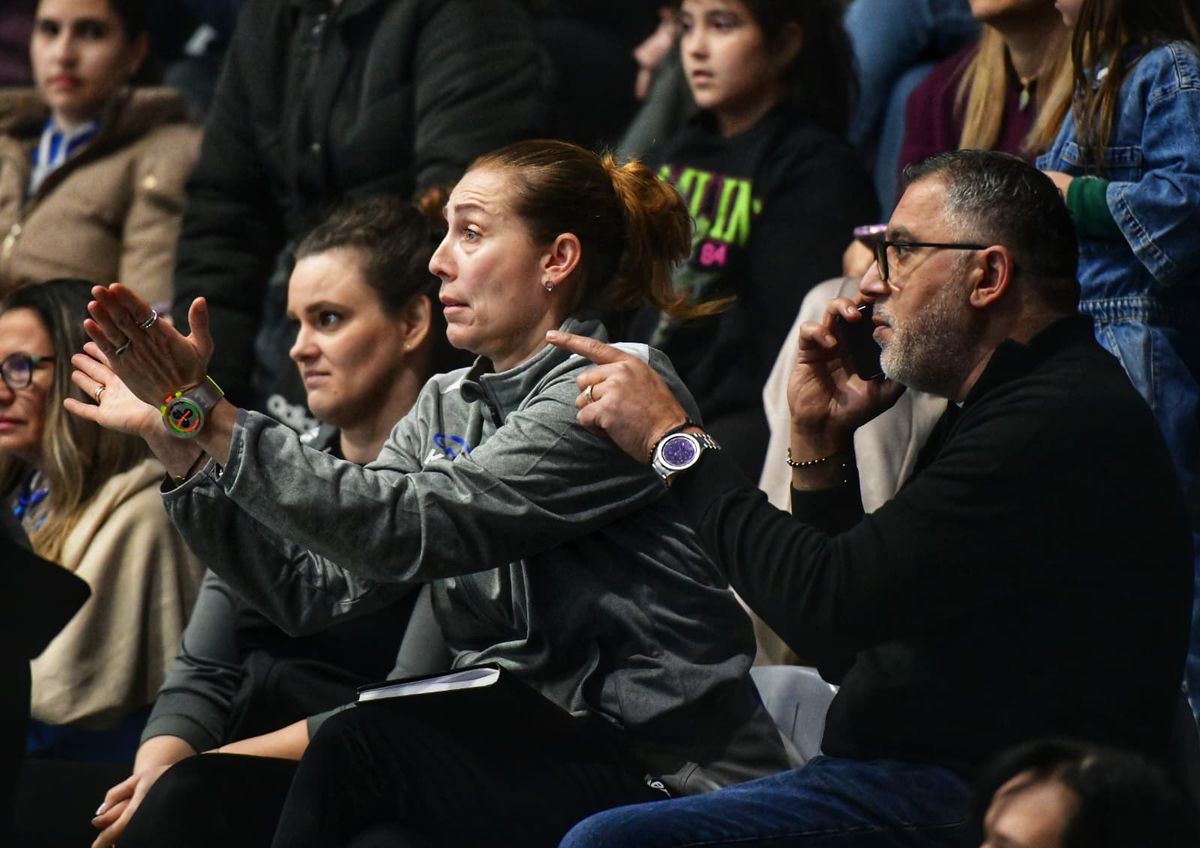 10 din 10! Cu Bojana Popovic în tribune, CSM București a câștigat la o diferență uriașă în fața lui HC Zalău