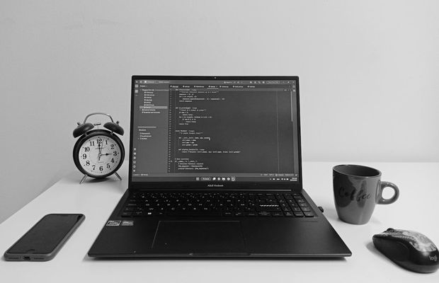 De la idee la MVP: Pașii esențiali pentru a dezvolta si lansa o aplicație de succes în 2026