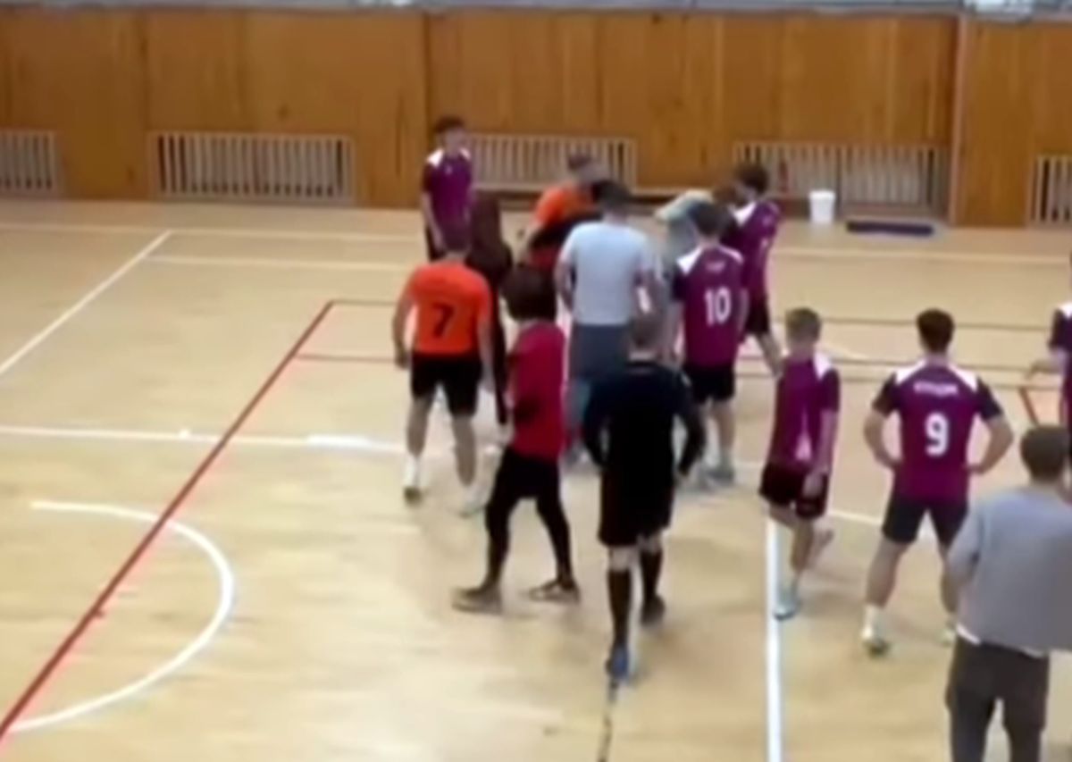 Internaționalul din Bundesliga a pălmuit un tânăr de 17 ani!