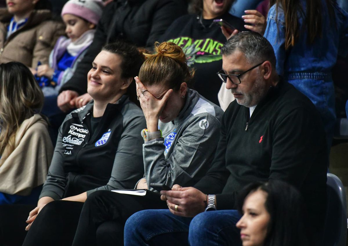 10 din 10! Cu Bojana Popovic în tribune, CSM București a câștigat la o diferență uriașă în fața lui HC Zalău