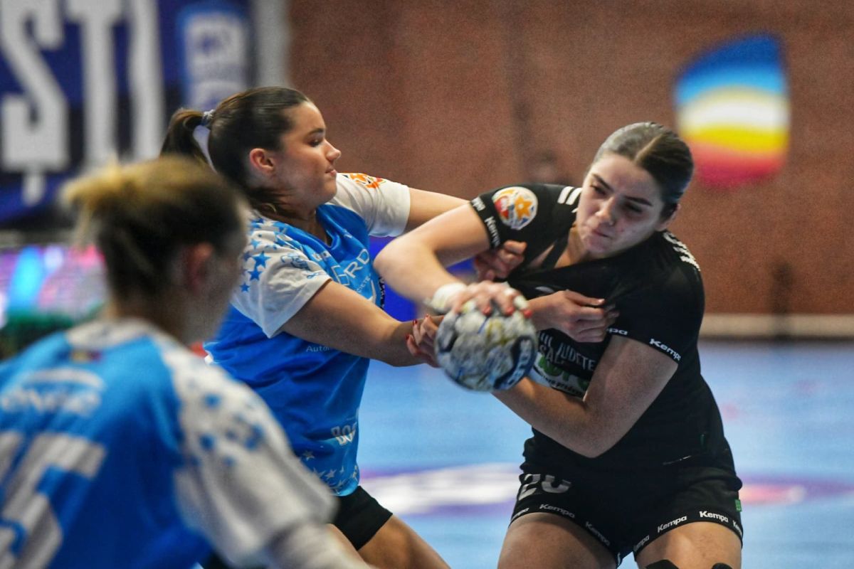 10 din 10! Cu Bojana Popovic în tribune, CSM București a câștigat la o diferență uriașă în fața lui HC Zalău