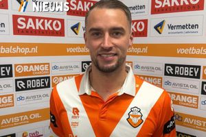 Incredibil! La doar 8 zile după ce și-a anunțat retragerea din fotbal, Ubbink revine și a fost prezentat oficial la noua echipă