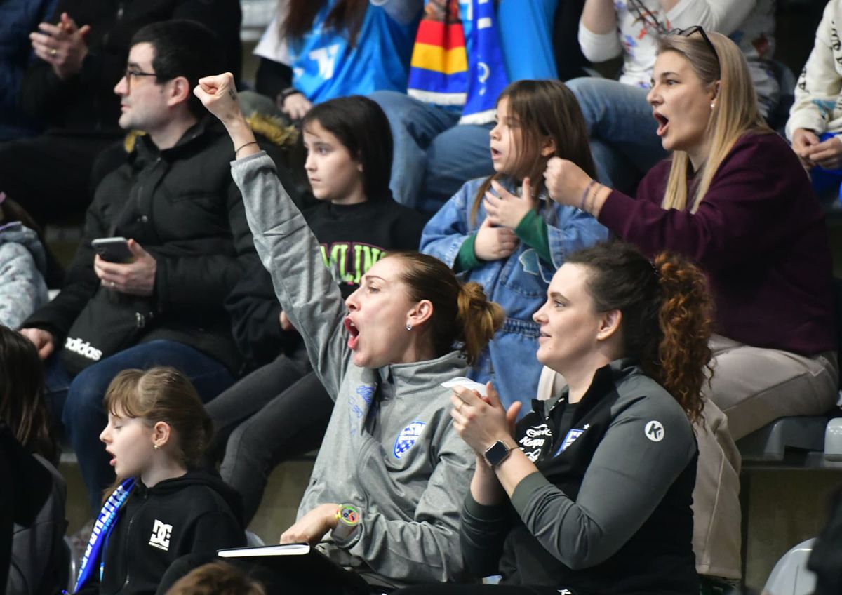 10 din 10! Cu Bojana Popovic în tribune, CSM București a câștigat la o diferență uriașă în fața lui HC Zalău