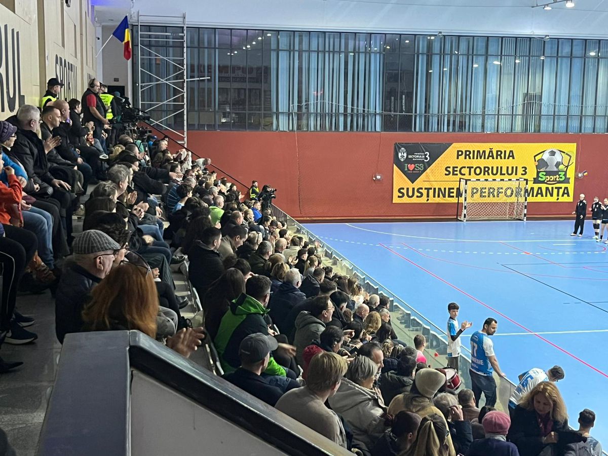 10 din 10! Cu Bojana Popovic în tribune, CSM București a câștigat la o diferență uriașă în fața lui HC Zalău