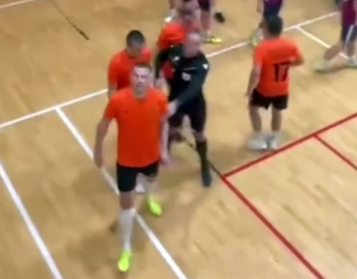 Internaționalul din Bundesliga a pălmuit un tânăr de 17 ani!