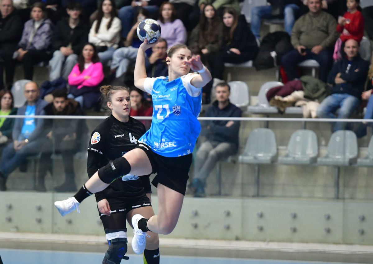 10 din 10! Cu Bojana Popovic în tribune, CSM București a câștigat la o diferență uriașă în fața lui HC Zalău