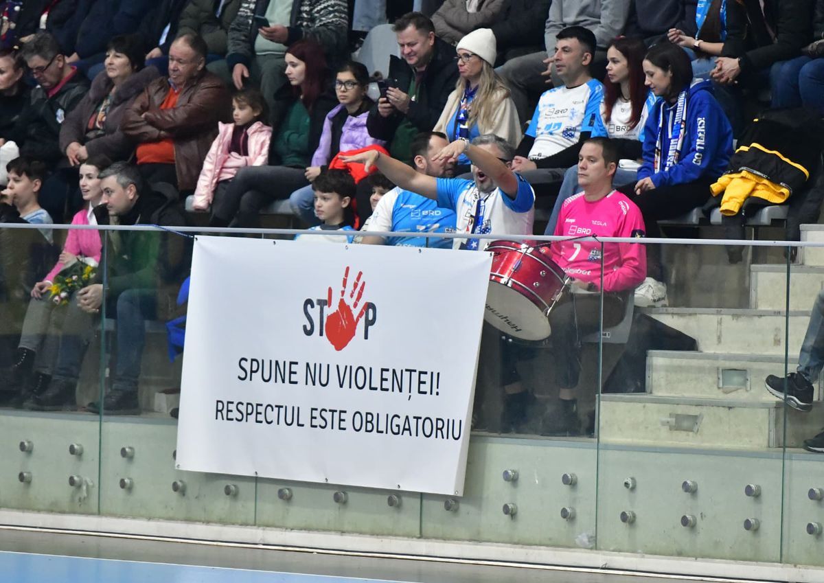 10 din 10! Cu Bojana Popovic în tribune, CSM București a câștigat la o diferență uriașă în fața lui HC Zalău