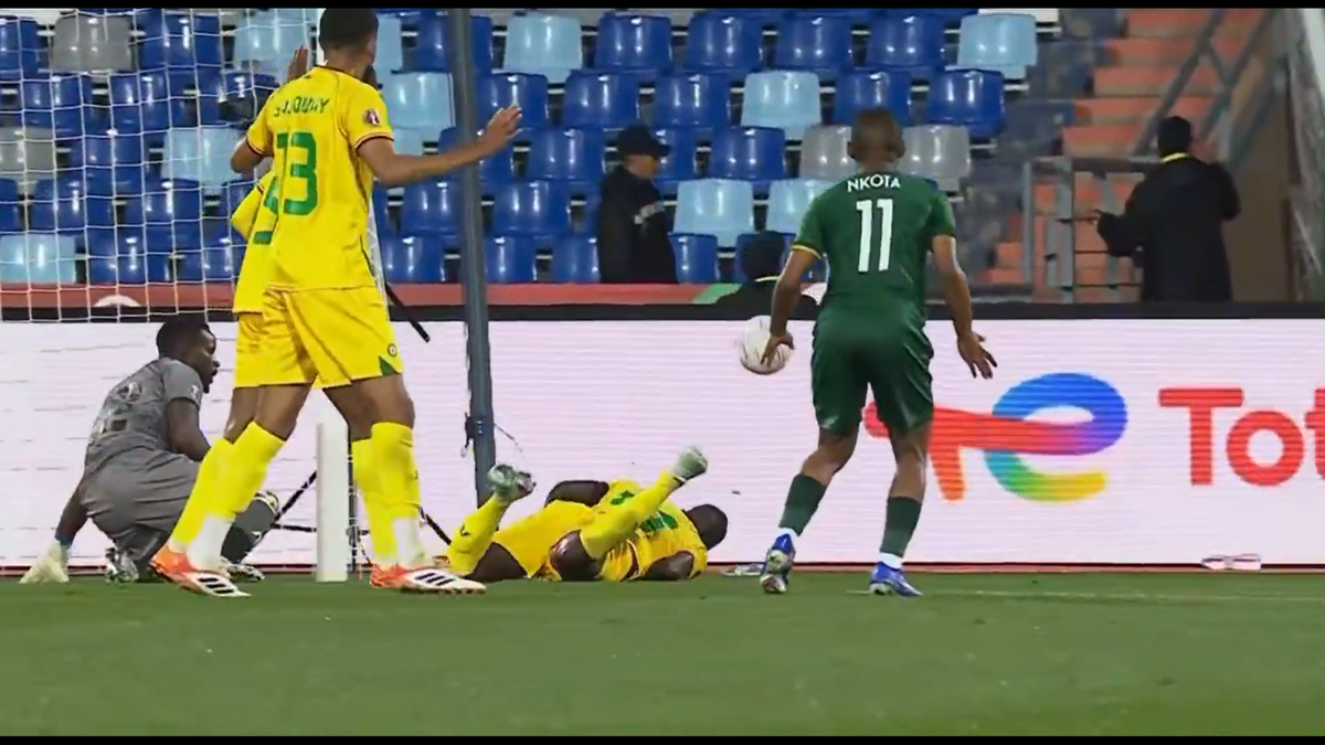 Cum poate explica gestul?! Momentul incredibil care l-a dus pe Ngezana în „optimile” Cupei Africii