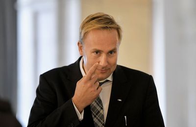 Cum a modificat Victor Costache un ordin de ministru, introducând doar trei clinici private, printre care Polisano Sibiu, pe lista spitalelor care pot lua bani publici din ATI!