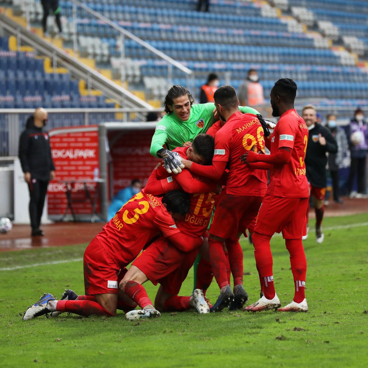 KASIMPASA - KAYSERISPOR 0-1. Dan Petrescu, victorie dramatică în Turcia! Golul a venit în ultimul minut