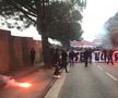 Marseille - Rennes amânat, după un protest violent al suporterilor lui OM! Torțe, pietre și un jucător bătut la baza de antrenament a echipei