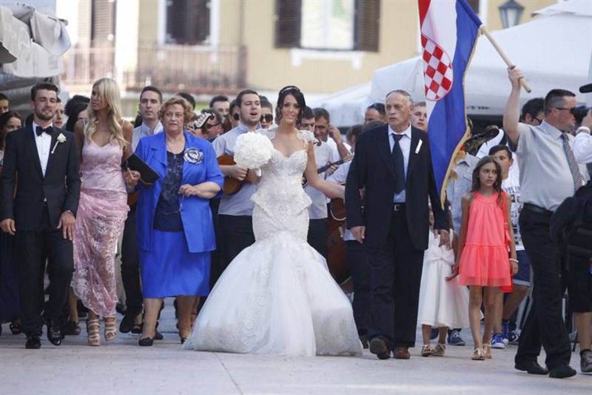 FOTO Ante Vukusic aduce o brunetă de senzație în „vestiarul” lui FCSB! Cum arată soția noului #9 al lui Gigi Becali