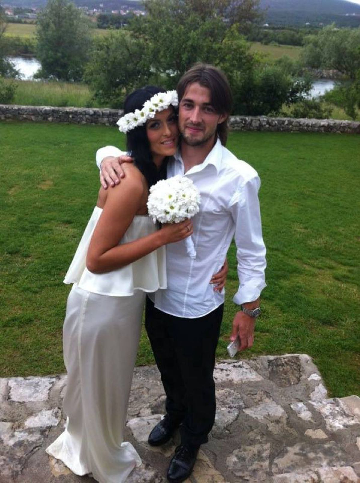 FOTO Ante Vukusic aduce o brunetă de senzație în „vestiarul” lui FCSB! Cum arată soția noului #9 al lui Gigi Becali