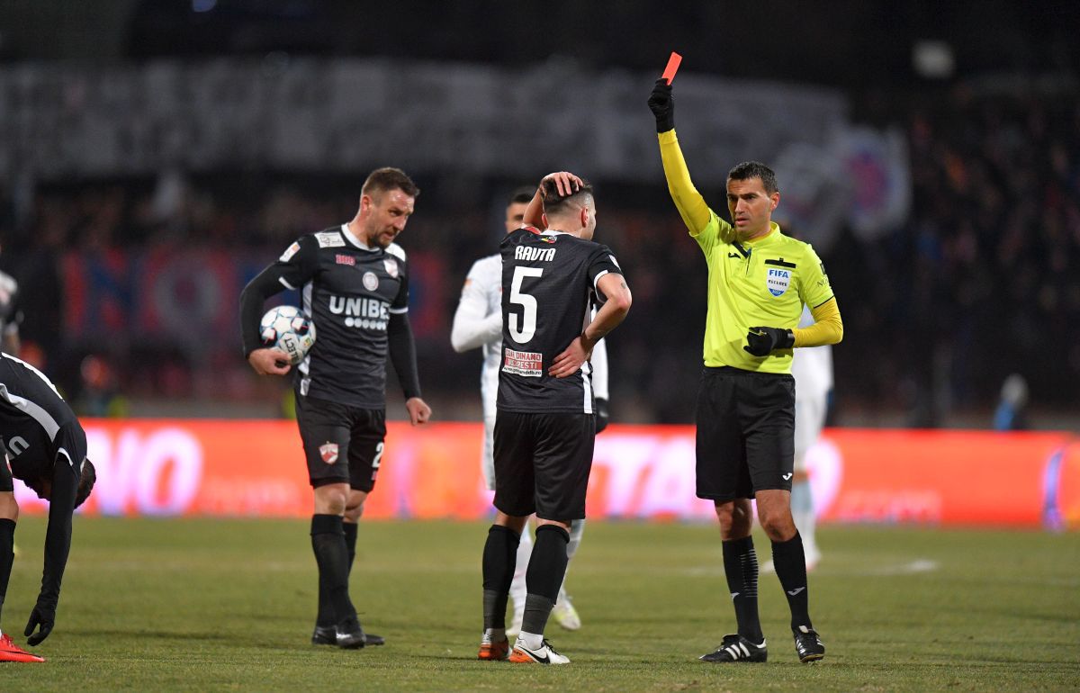 Hațegan a făcut prăpăd în prima repriză: 3 suspendați după Dinamo - FCSB + Scenariul din tur s-a repetat