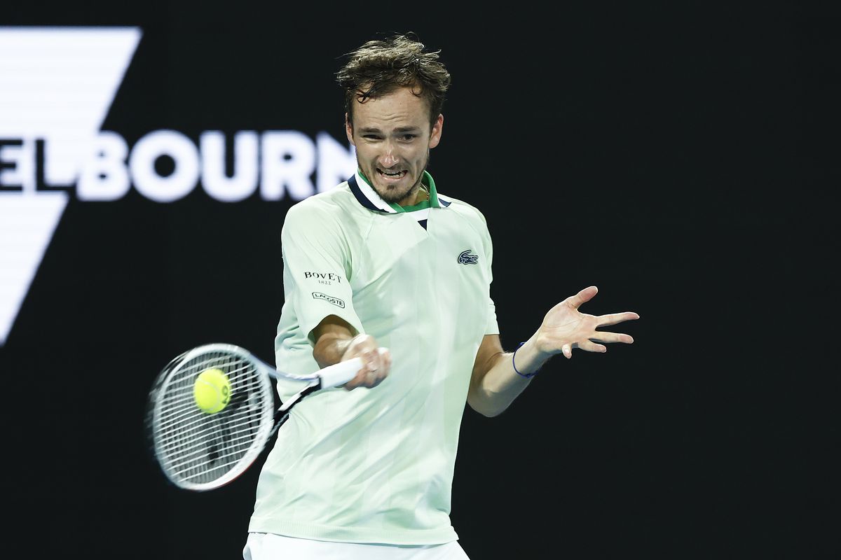 Mircea Badea „s-a fript” iar! Cât pariase pe victoria lui Medvedev cu Rafael Nadal, în finala Austalian Open