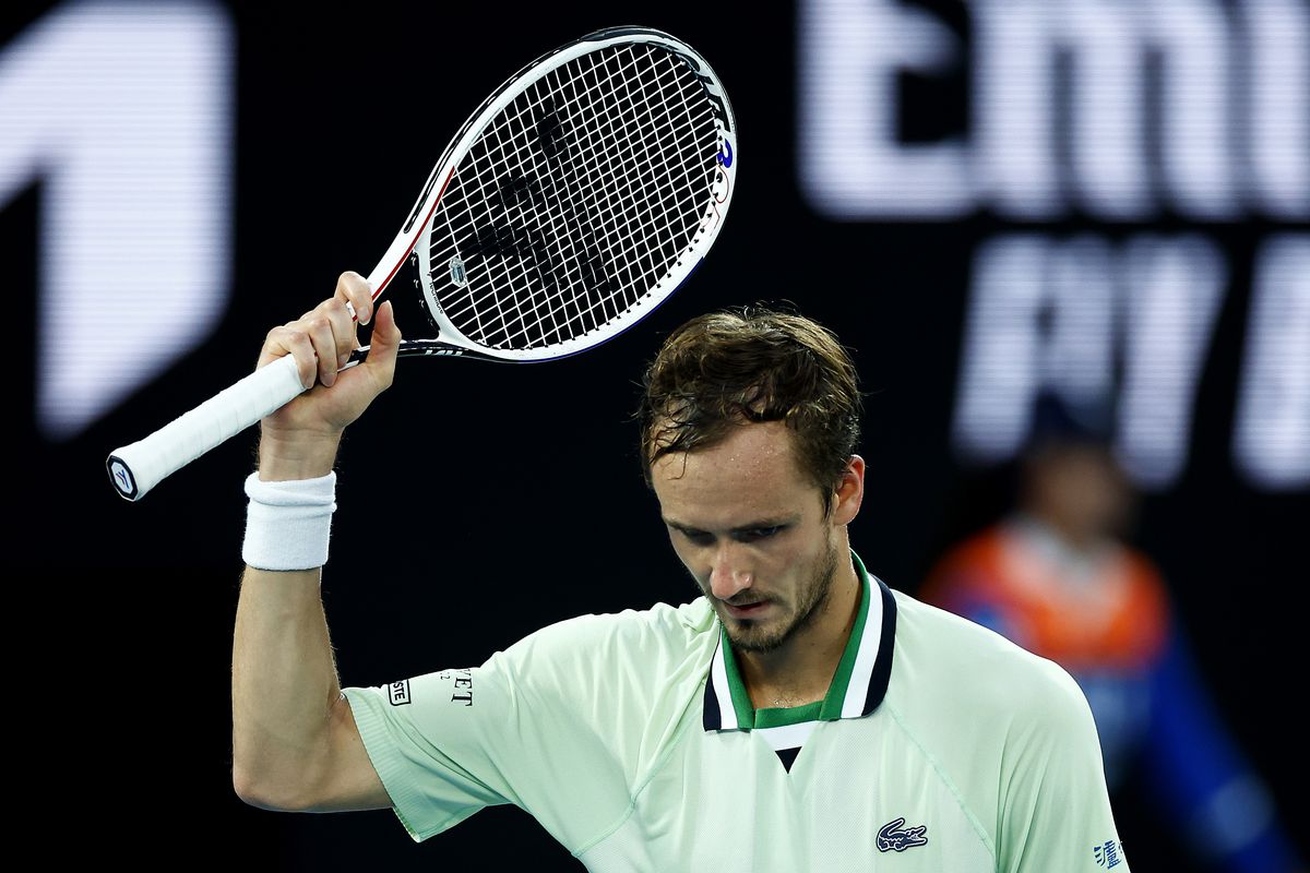 Mircea Badea „s-a fript” iar! Cât pariase pe victoria lui Medvedev cu Rafael Nadal, în finala Austalian Open