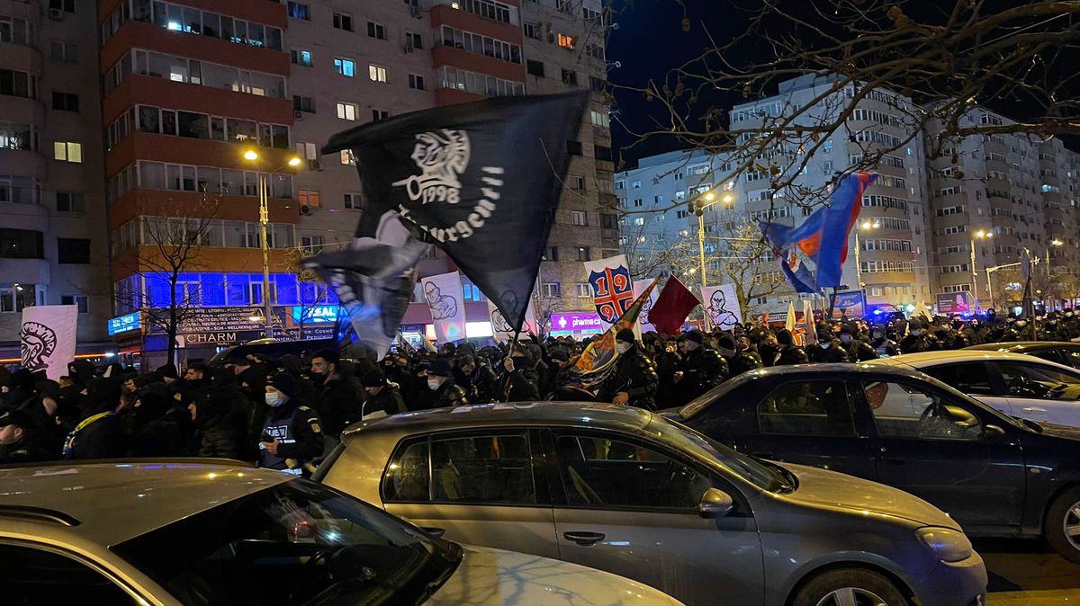 Dinamo și FCSB, amendate de Comisia de Disciplină » Roș-albaștrii au primit amenda maximă și riscă noi sancțiuni!