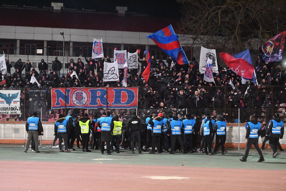 Hațegan a făcut prăpăd în prima repriză: 3 suspendați după Dinamo - FCSB + Scenariul din tur s-a repetat