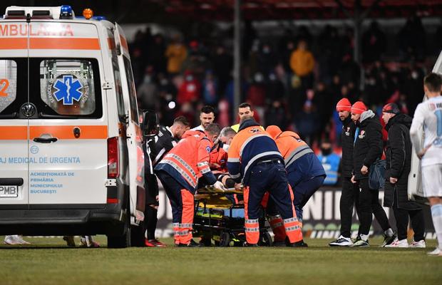 Dinamo - FCSB. Ghinion teribil pentru Ivanov » Scos de pe teren în ambulanță și dus de urgență la spital, la numai 6 minute de la debut!