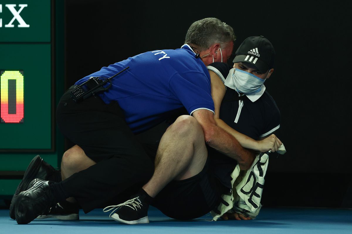 Incident în meciul Nadal - Medvedev » Finala Australian Open, întreruptă în setul 2