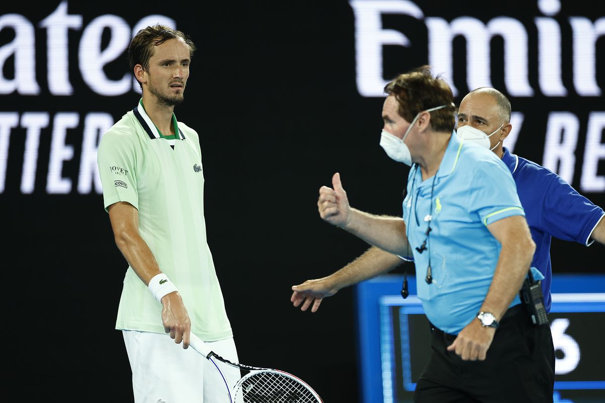 Incident în meciul Nadal - Medvedev » Finala Australian Open, întreruptă în setul 2