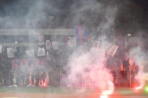 Fanii celor de la Dinamo și FCSB au fost la un pas de încăierare în primele minute ale derby-ului din Ștefan cel Mare.