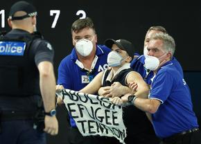 Incident în meciul Nadal - Medvedev » Finala Australian Open, întreruptă în setul 2