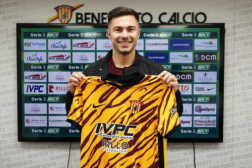 Alin Toșca a semnat cu Benevento // sursă foto: beneventocalcio.club