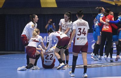Final uluitor în CSM București - Rapid, derby-ul handbalului românesc » A greșit pasa decisivă din ultimele secunde și a izbucnit în plâns