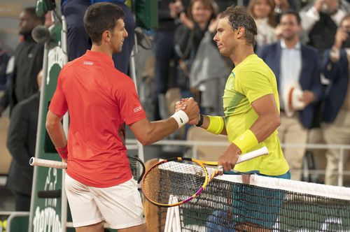 Rafael Nadal (36 de ani, 6 ATP) l-a felicitat pe Novak Djokovic (35 de ani, 1 ATP) pentru trofeul de la Australian Open/ foto: Imago Images